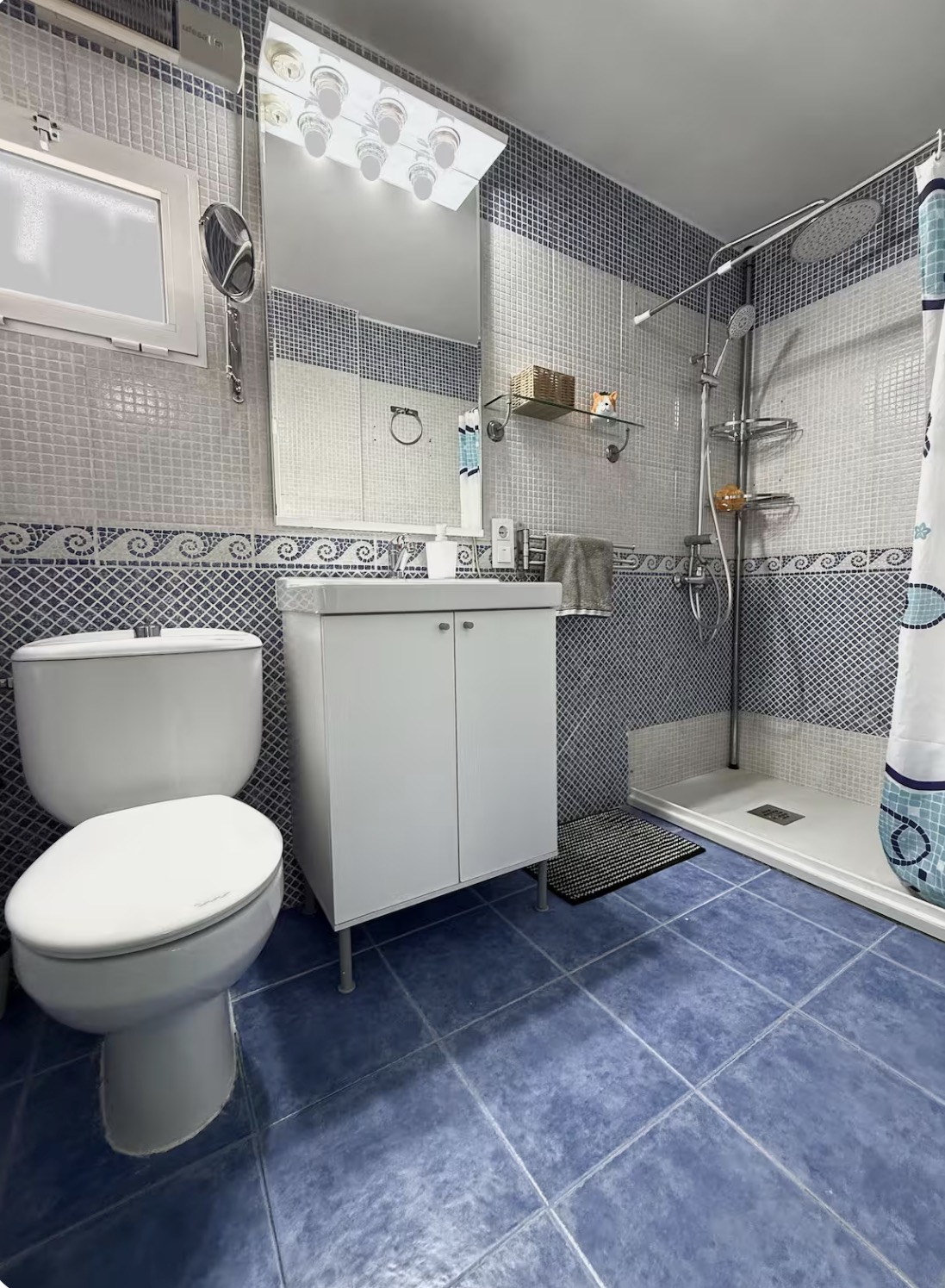 Baño principal con plato de ducha